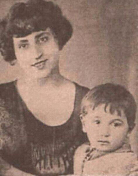 Шарль Азнавур с матерью