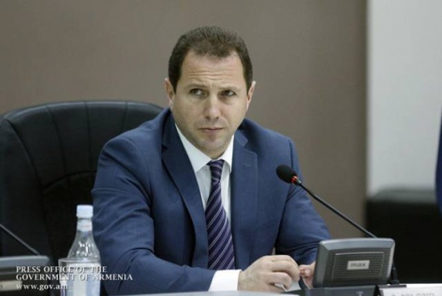 Давид Тоноян принял участие в похоронах солдата Артема Хачатряна, убитого выстрелом противника