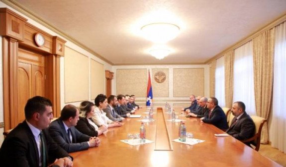 Президент Арцаха встретился с делегацией мэрии Еревана