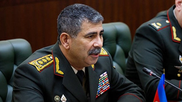 Глава Минобороны Азербайджана прокомментировал инцидент с попаданием снаряда в один из домов в Гяндже