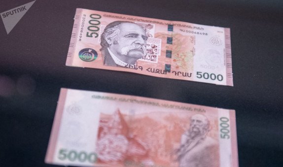 В Ереване двое мужчин попались на сбыте фальшивых денег