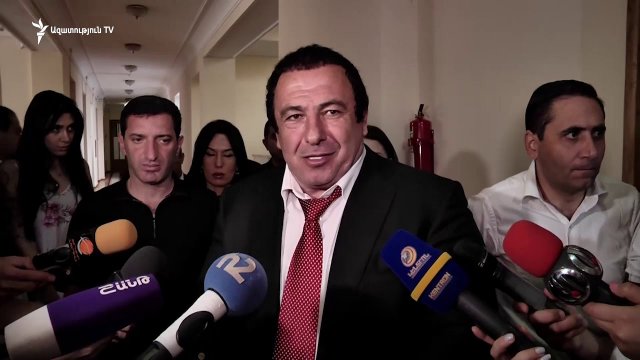 Глупости говоришь, иди сама со своей семьей подчиняйся законам. Царукян оскорбил журналистку