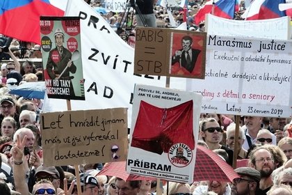 Чехи потребовали отставки премьер-министра