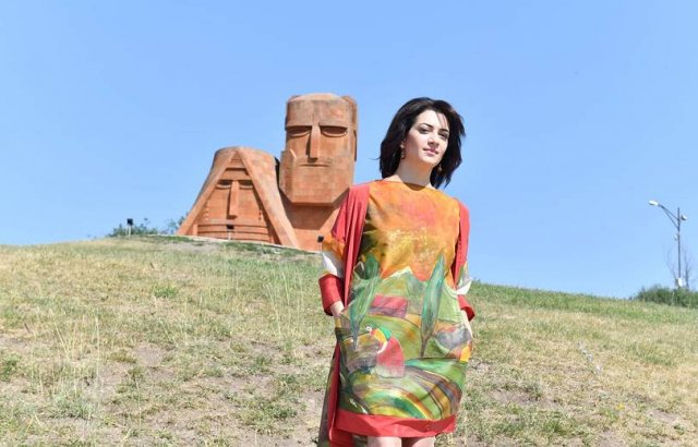 Я в Арцахе по приглашению жен нескольких десятков офицеров: Анна Акопян