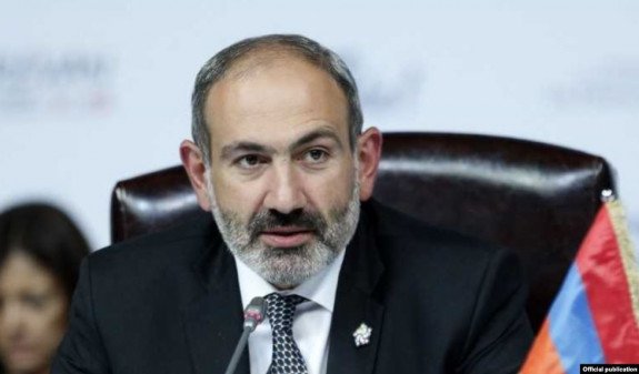 Пашинян по случаю Дня Конституции присвоил звания нескольким высокопоставленным чиновникам