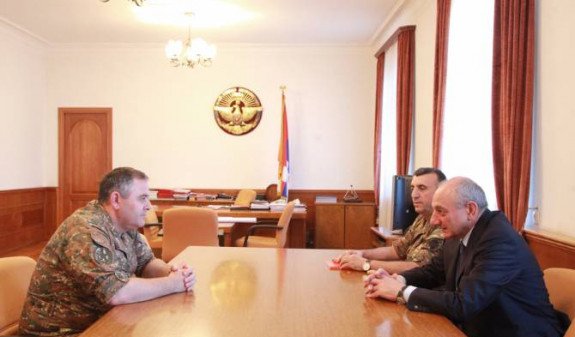 Президент Арцаха встретился с начальником Генштаба ВС Армении