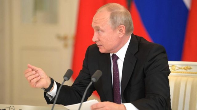 Путин уволил трех генералов