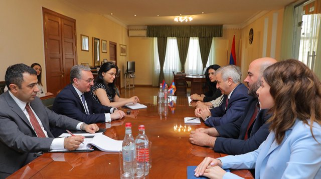 Глава МИД Армении встретился с председателем НС Арцаха