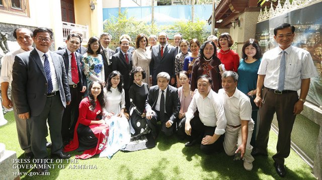 Никол Пашинян пригласил в Ереван вьетнамских выпускников ЕГУ