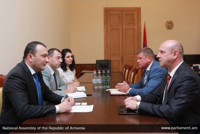 Вице-спикер НС Армении принял посла Беларуси