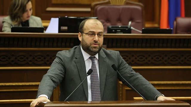 Министр окружающей среды Армении назвал главную причину цветения воды в озере Севан