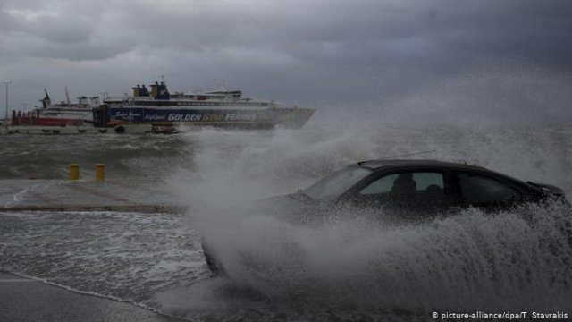 В Греции во время шторма погибли туристы