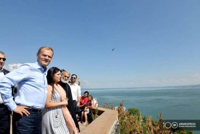 Если бы Туск увидел и Арцах… Где бьется сердце Европы