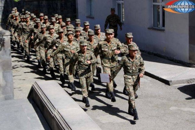 Сокращается срок контрактной военной службы программы “Честь имею”