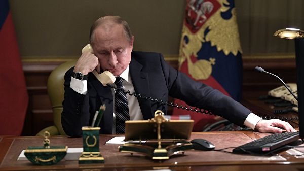 Путин поговорил с Зеленским по телефону