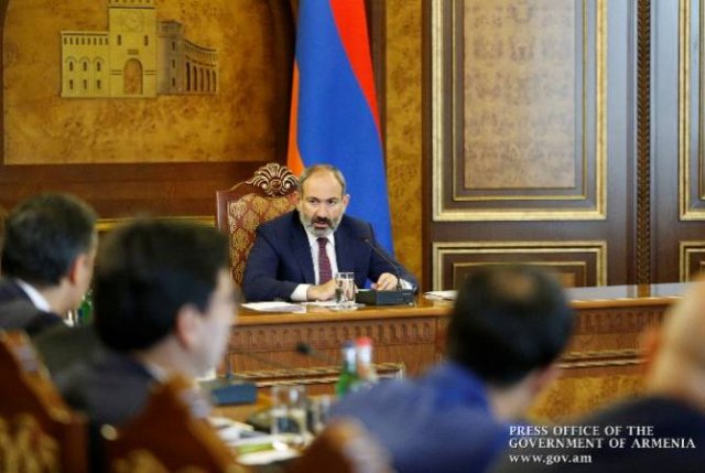 Премьер-министр провел первое заседание Совета по антикоррупционной политике