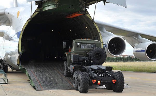 С400: Фитч снижает рейтинг Турции, Конгресс США призывает к санкциям