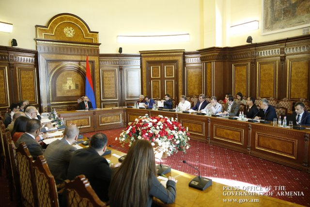 В правительстве обсуждены направления деятельности «Фонда государственных интересов Армении»