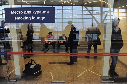 В аэропорты РФ хотят вернуть курилки