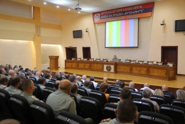 В административном комплексе МО РА обсуждены вопросы тылового обеспечения