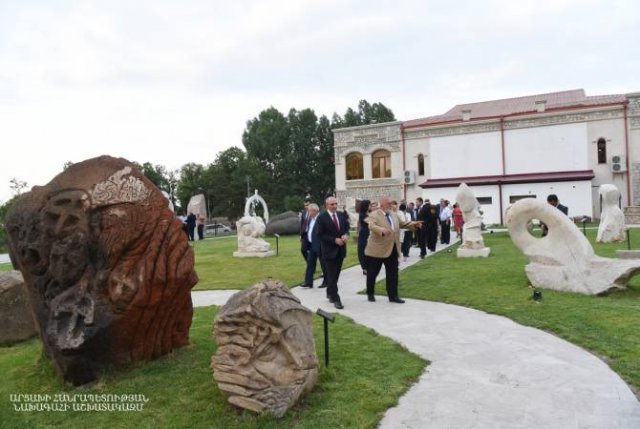 Бако Саакян присутствовал на открытии Парка скульптур и фотовыставки «Небо Арцаха»
