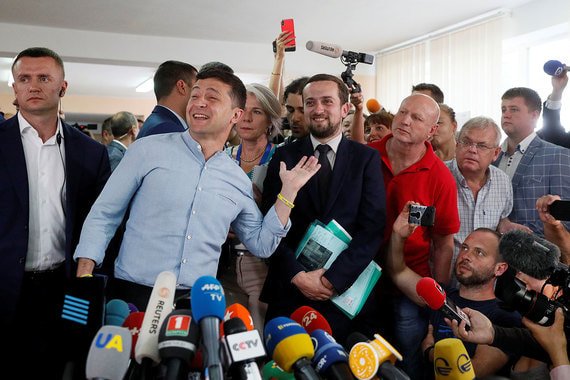 Партия Зеленского набрала 43% голосов по итогам обработки 90% протоколов