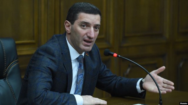 В комиссии НС по этике следует обсудить поведение Геворка Петросяна - правозащитница