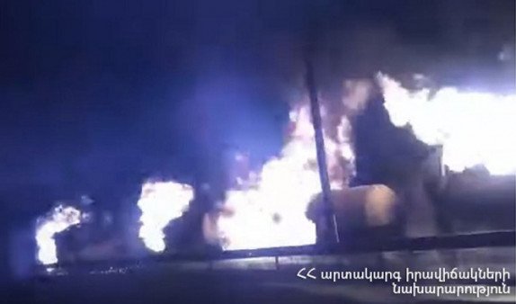 Цистерны с топливом горят в на севере Армении