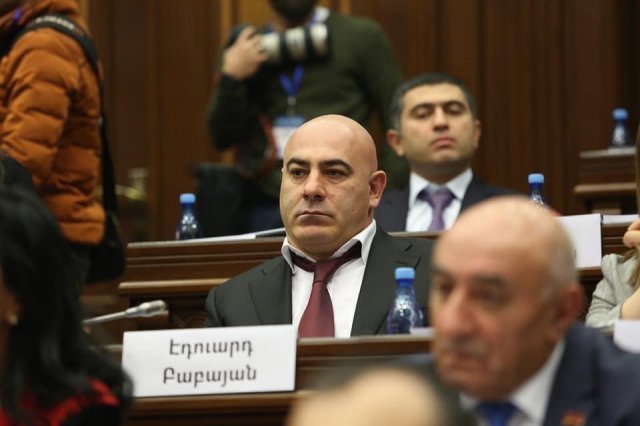 Депутат НС Эдуард Бабаян не обжалует приговор суда о признании себя виновным и освобождении по амнистии