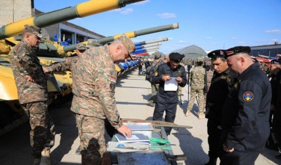 Армянские военные примут участие в “Танковом биатлоне”