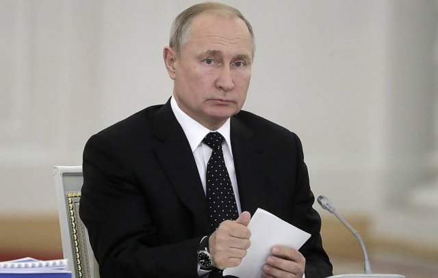 Путин распорядился подключить Минобороны к тушению пожаров в Сибири
