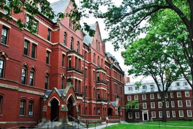 Гарвардский университет признан мировым лидером по числу сверхсостоятельных выпускников