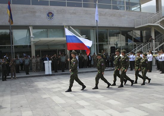 Военнослужащие минобороны Армении встретили команду-участницу конкурса «Воин Мира» АрМИ -2019 из России