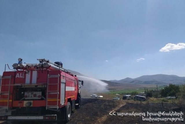 Пожарные-спасатели РА потушили 54 пожара на травяных участках