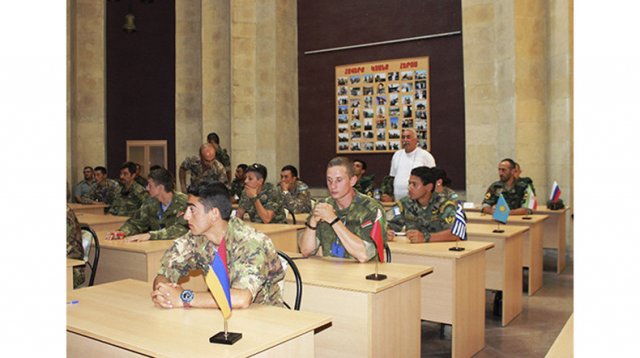 В Армении на международном конкурсе АрМИ-2019 «Воин мира» соревновались знатоки военной истории