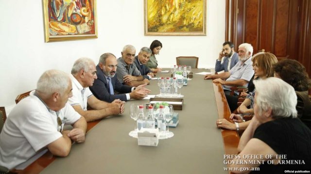 Премьер-министр встретился с родственниками жертв «1 марта»