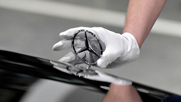 Mercedes отозвал в России около тысячи машин