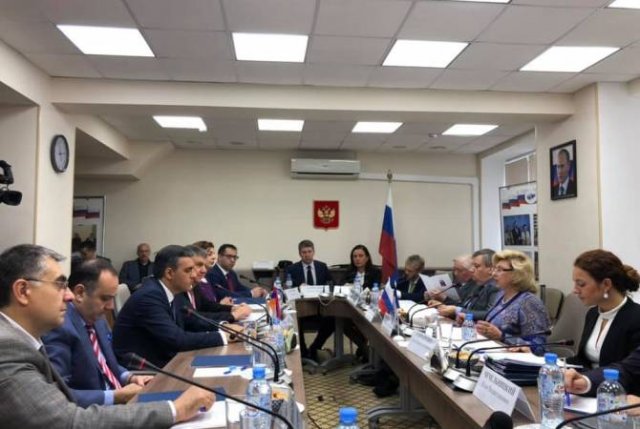 Арман Татоян в Москве обсуждает проблемы приехавших на заработки и проживающих там армян