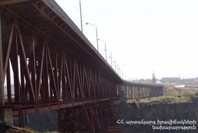 Спасателям удалось предотвратить попытку самоубийства