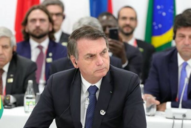 Глава Бразилии заявил о нехватке ресурсов для ликвидации пожаров в Амазонии