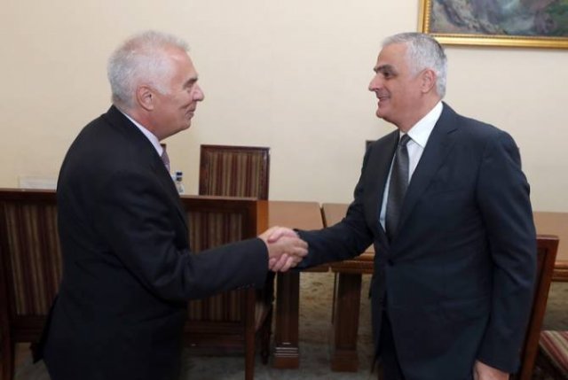 Мгер Григорян встретился с послом ЕС, завершающим дипломатическую миссию в Армении