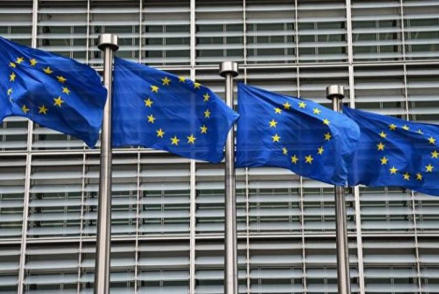 Еврокомиссия отказалась комментировать решение Джонсона по парламенту