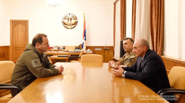 Президент Арцаха Бако Саакян принял министра обороны Армении Давида Тонояна