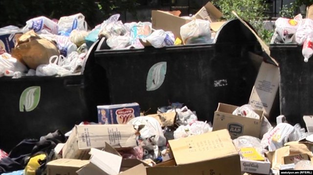 Компания «Санитек» готова возобновить вывоз мусора, если муниципалитет Еревана заплатит ей