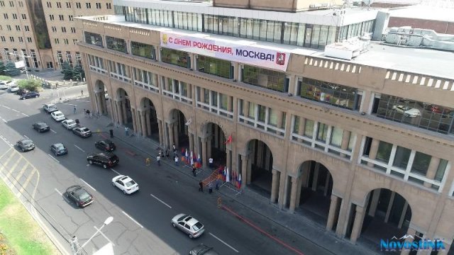 ЕРЕВАН ПОЗДРАВИЛ МОСКВУ С 872-ЛЕТИЕМ