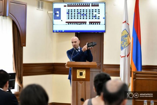 На заседании Совета старейшин Еревана впервые задействована система электронного голосования