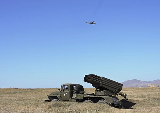 Артподразделения российской военной базы в Армении учились уничтожать тактический десант условного противника в горах