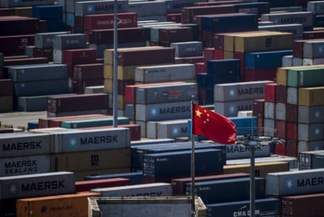Трамп перенес повышение пошлин на китайские товары