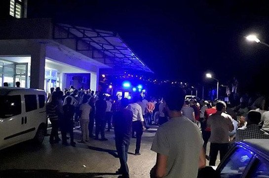 В Турции при взрыве на дороге погибли семь человек
