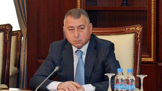 В Азербайджане депутат взял в долг $300 тыс., оставив в залог депутатское удостоверение